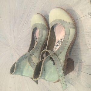 El Naturalista Dome Mary Jane Heels Two Tones Of Green